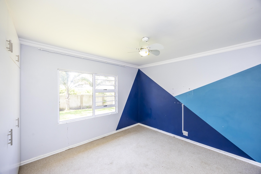 4 Bedroom Property for Sale in Sunrise On Sea Eastern Cape